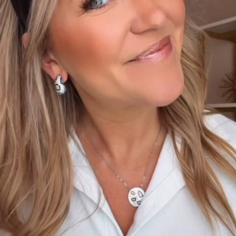 Meet Leo~ The March Sparkle Box! 

Do you love a surprise? 🎁

The monthly sparkle box has 3 different price points and you can cancel at any time! 

Comment SURPRISE if you would like more information!